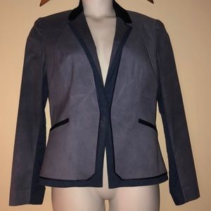 Smart constructed Tahiti blazer.